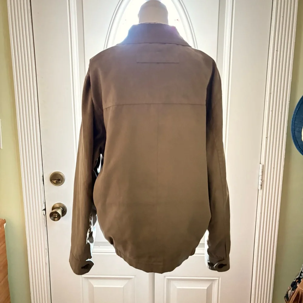 Roundtree & Yorke Men's Tan Windbreaker jacket